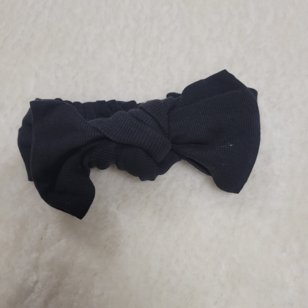 Kate Quinn Black Head Bow